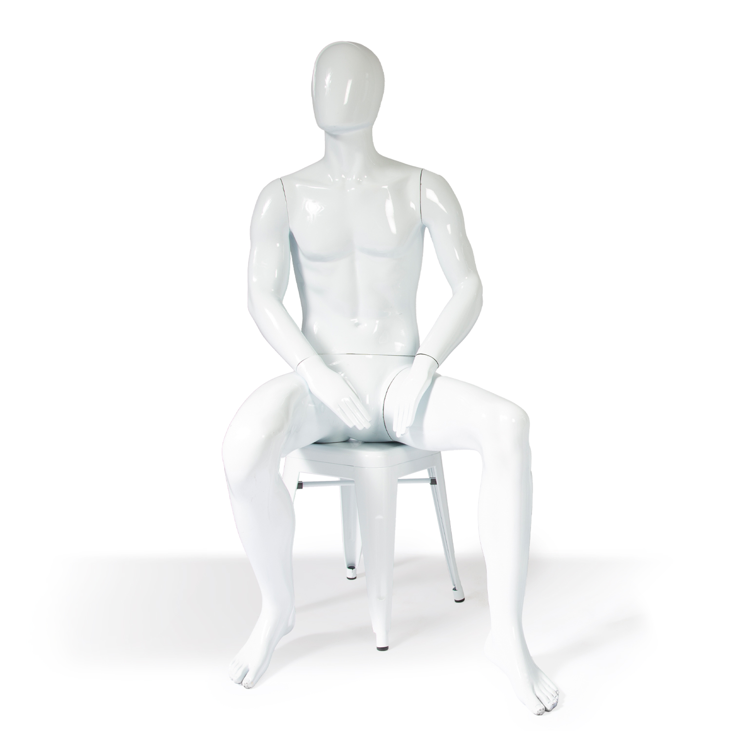 Schaufensterfigur männlich sitzend weiß-glossy